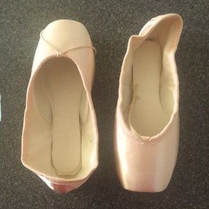 NEW! Suffolk Sterling Pointe Shoes sz 4XX